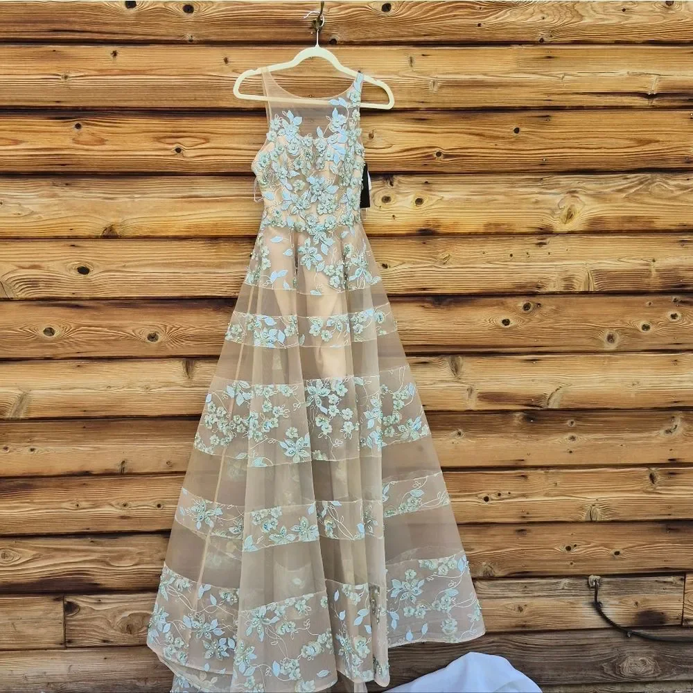 NWT Sherri Hill Floral Applique A Line Gown Dress Nude Size 00